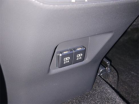 Used 2019 Toyota RAV4 XLE image 18