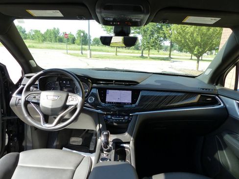 Used 2023 Cadillac XT6 Premium Luxury w/ Technology Package AWD/4WD image 42