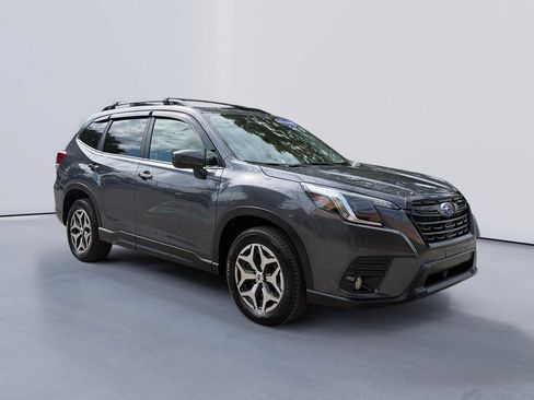 Used 2023 Subaru Forester Premium AWD/4WD image 1