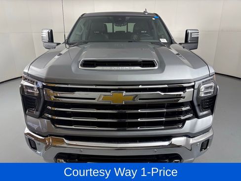 Used 2025 Chevrolet Silverado 2500 LTZ w/ LTZ Plus Package AWD/4WD image 4