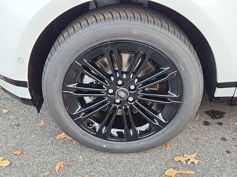 New 2025 Land Rover Range Rover Evoque Dynamic SE image 9