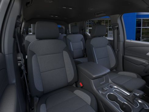 Used 2023 Chevrolet Traverse LT image 40