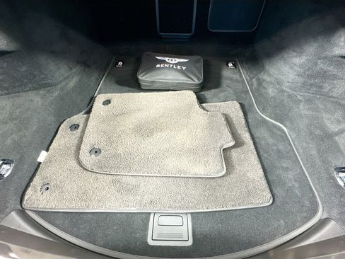 Certified 2022 Bentley Flying Spur V8 image 28