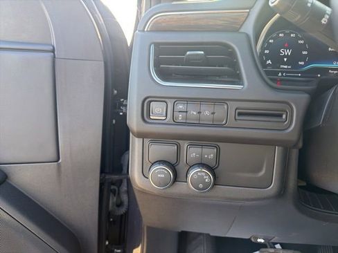 Used 2023 Chevrolet Suburban Premier image 22