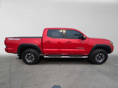 Certified 2017 Toyota Tacoma TRD Off-Road w/ Premium & Technology Package AWD/4WD image 2