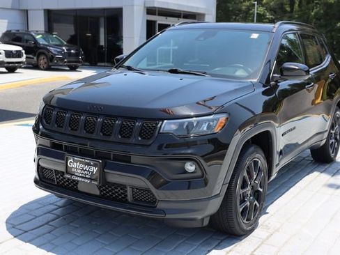 Used 2023 Jeep Compass Latitude w/ Sun and Sound Group AWD/4WD image 1