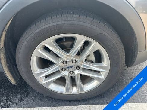 Used 2017 Ford Explorer XLT w/ Equipment Group 202A AWD/4WD image 14