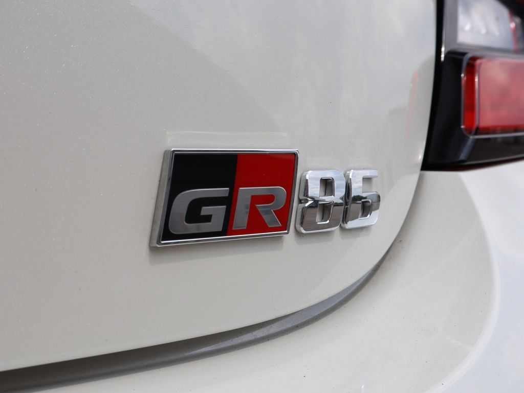 Used 2025 Toyota GR86 Premium w/ ALL Weather Mat Package (TMS) RWD image 9