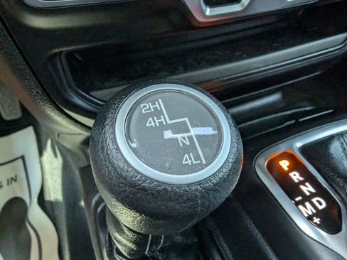 Used 2024 Jeep Wrangler Unlimited Sport AWD/4WD image 25