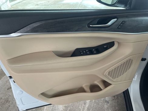 Used 2024 Jeep Grand Cherokee Limited w/ Luxury Tech Group II image 10