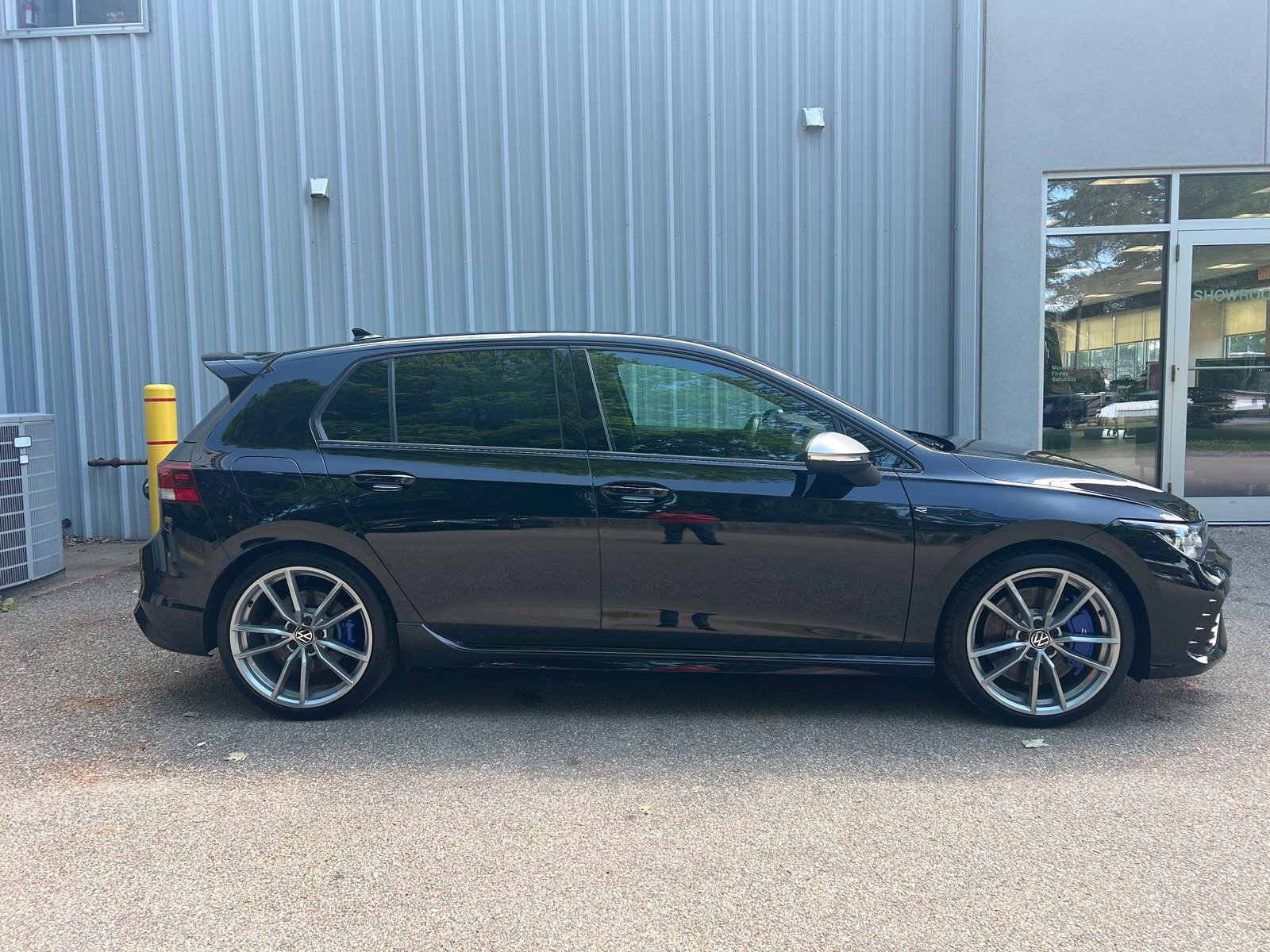Used 2024 Volkswagen Golf R AWD/4WD image 4
