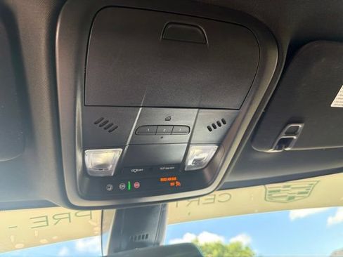 Used 2025 Cadillac XT5 Luxury FWD image 16
