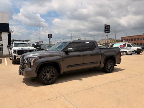 Used 2023 Toyota Tundra Platinum AWD/4WD image 5