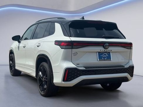 New 2026 Volkswagen Tiguan SE R-Line FWD image 5