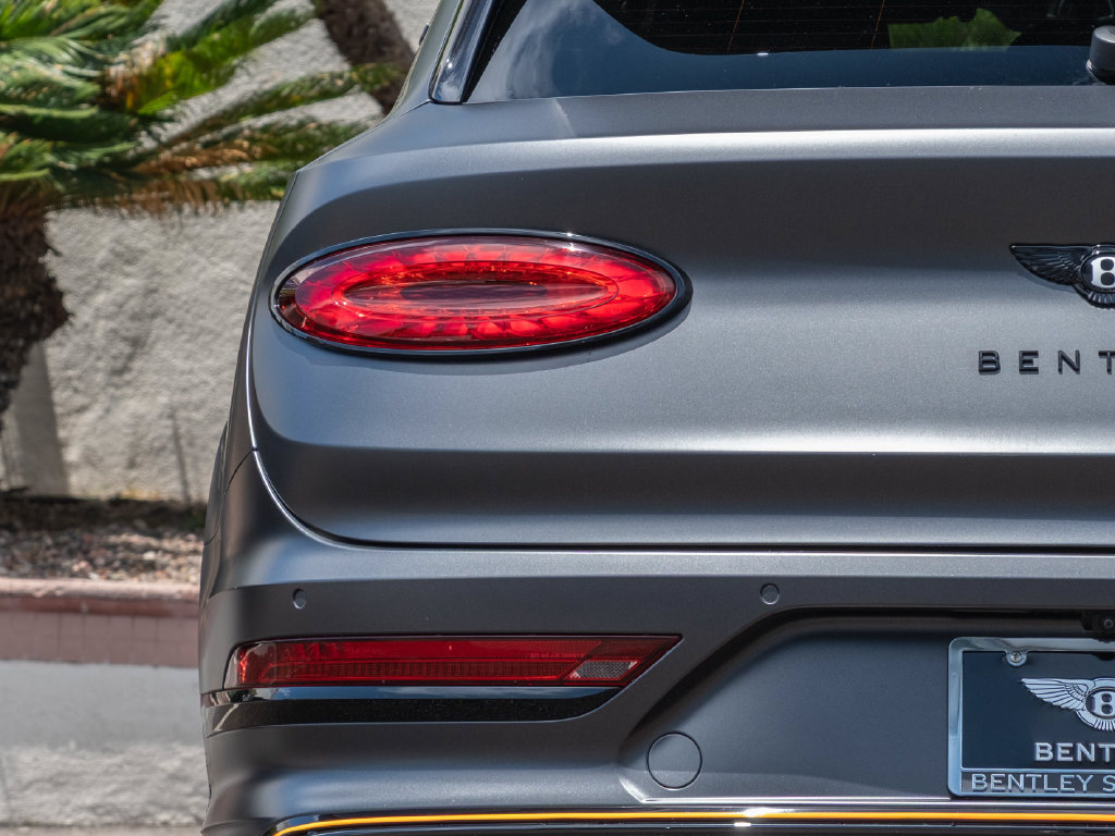 Used 2025 Bentley Bentayga AWD/4WD image 38