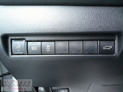 Certified 2024 Toyota Venza Nightshade image 18