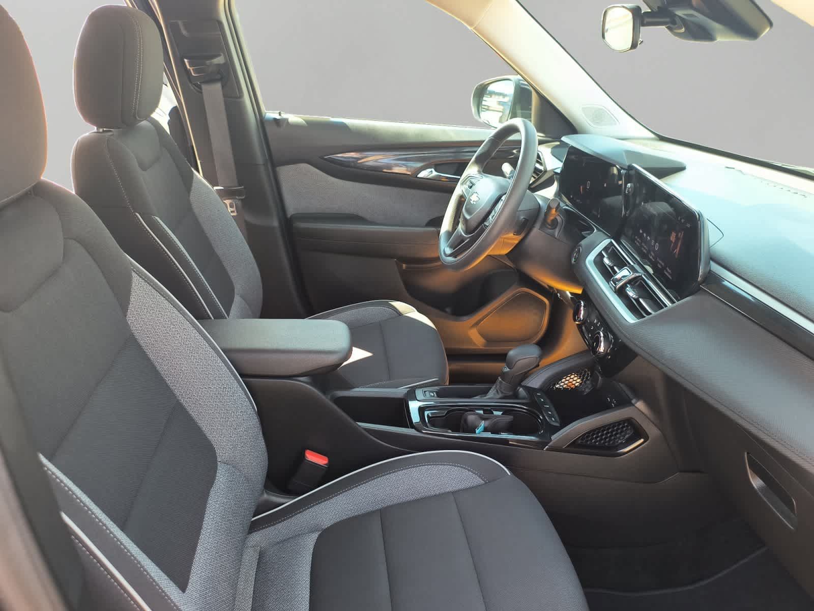 Used 2025 Chevrolet TrailBlazer LT w/ Driver Confidence Package AWD/4WD image 15