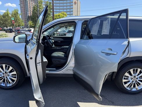 Used 2024 Toyota Grand Highlander Platinum image 21