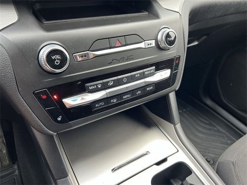 Used 2020 Ford Explorer XLT w/ Comfort Package image 11