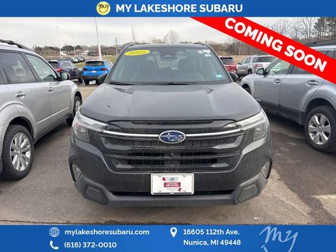 Used 2025 Subaru Forester Touring image 2