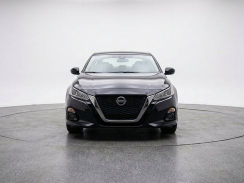 Used 2025 Nissan Altima 2.5 SV FWD image 2