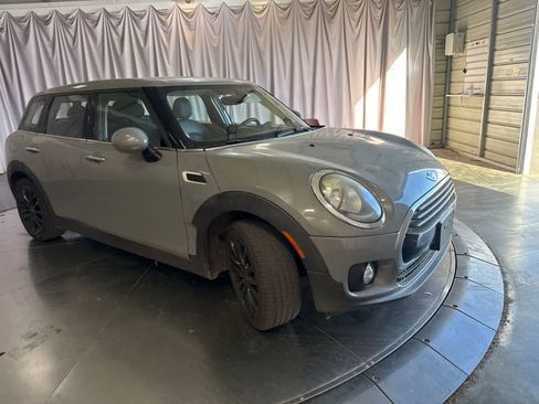 Used 2017 MINI Cooper Clubman FWD image 3