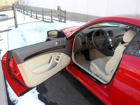 Used 2011 INFINITI G37 x Coupe w/ Premium Pkg image 16