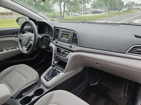 Used 2017 Hyundai Elantra SE FWD image 17