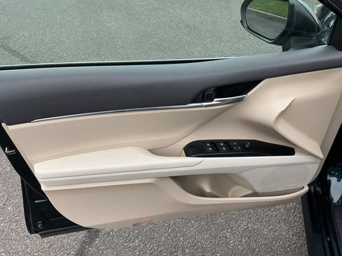 Used 2018 Toyota Camry LE FWD image 17