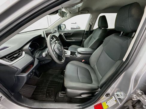 Used 2024 Toyota RAV4 LE FWD image 13