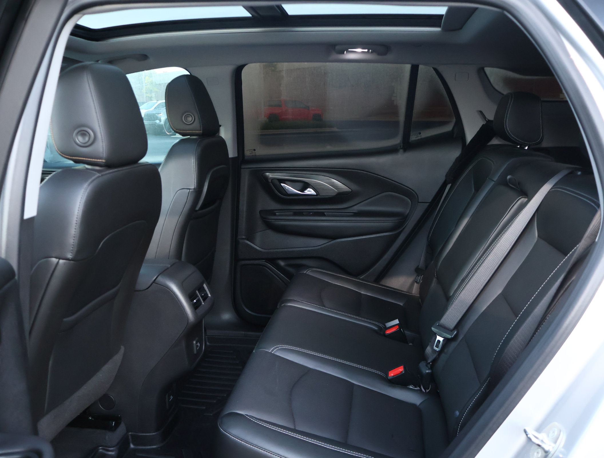 Used 2022 GMC Terrain SLT w/ Infotainment Package II FWD image 27