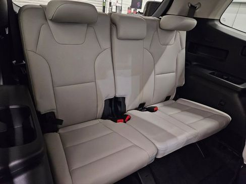 Used 2024 Kia Telluride EX w/ EX Captain's Chair Package image 17