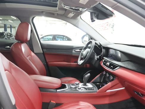 Used 2020 Alfa Romeo Stelvio Sport w/ Quick Order Package 22J Sport AWD/4WD image 26