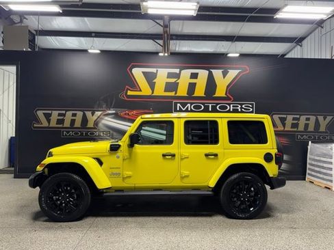 Used 2023 Jeep Wrangler Unlimited Sahara w/ Cold Weather Group AWD/4WD image 2