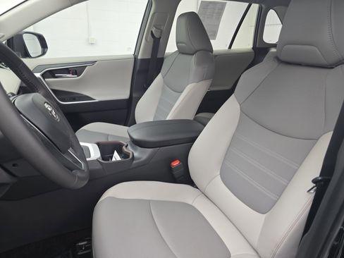 Used 2025 Toyota RAV4 Limited image 15
