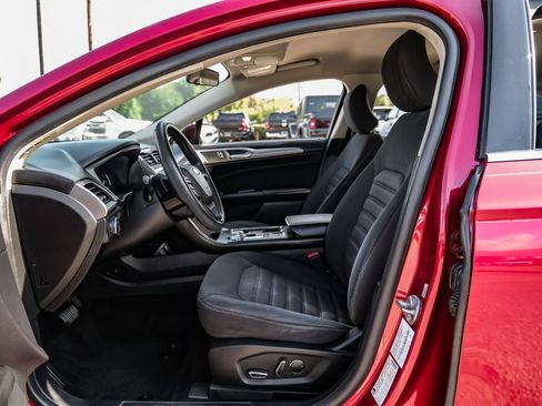 Used 2018 Ford Fusion SE w/ Fusion SE Technology Package image 27