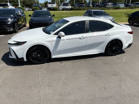 Used 2026 Toyota Camry SE FWD image 7