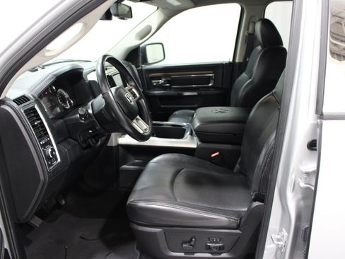 Used 2016 RAM 1500 Laramie w/ Convenience Group AWD/4WD image 3