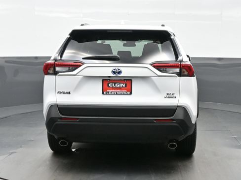 Used 2022 Toyota RAV4 XLE AWD/4WD image 5