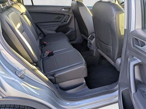 Used 2019 Volkswagen Tiguan SE image 19