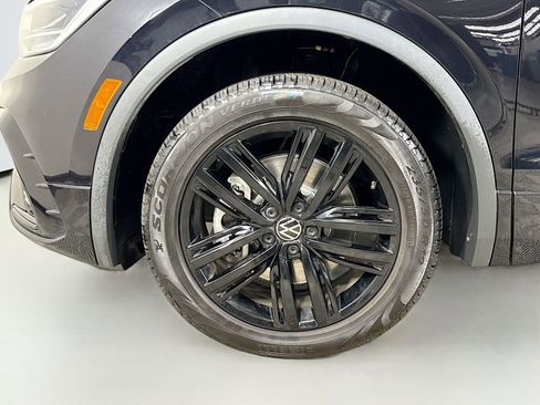 Certified 2022 Volkswagen Tiguan SE R-Line image 29