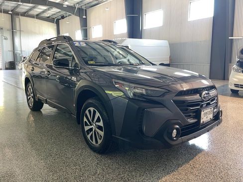 Used 2025 Subaru Outback Premium AWD/4WD image 1