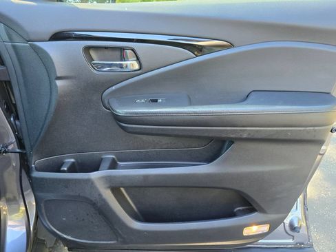 Used 2017 Honda Pilot Elite image 21