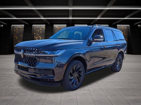 New 2026 Lincoln Navigator Reserve w/ Jet Appearance Package image 4