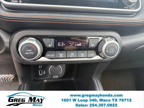 Used 2019 Nissan Kicks SR w/ SR Premium Package FWD image 17