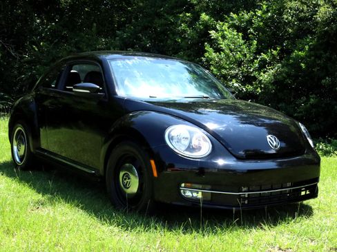 Used 2012 Volkswagen Beetle 2.5 image 18