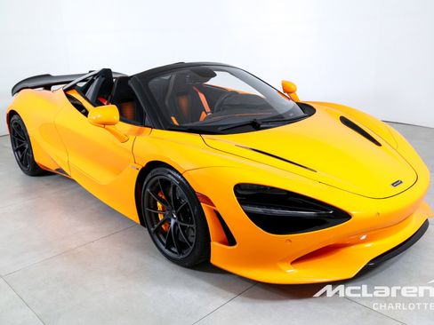 Used 2026 McLaren 750S Spider RWD image 4