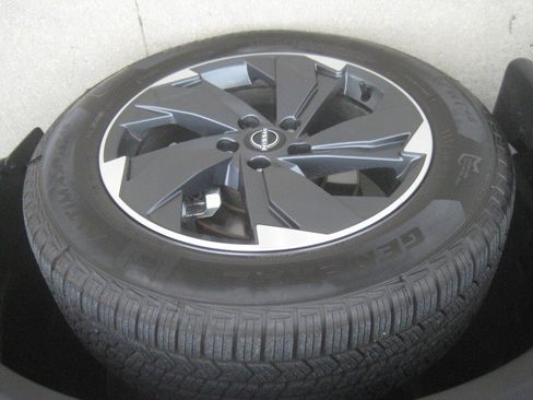 Used 2024 Nissan Rogue SV AWD/4WD image 10