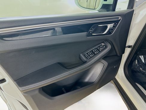 Used 2018 Porsche Macan S image 15