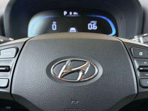 Used 2024 Hyundai Venue Limited FWD image 24
